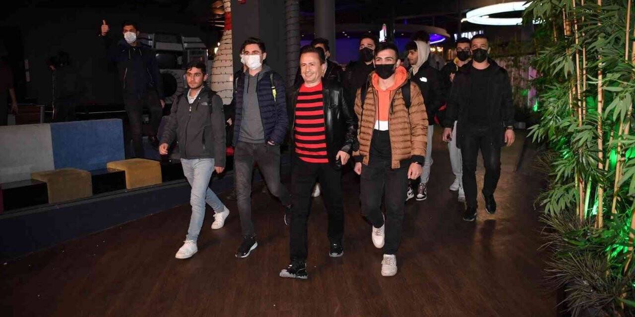 Başkan Yazıcı, gençlerle birlikte izlediği Matrix filmini yorumladı