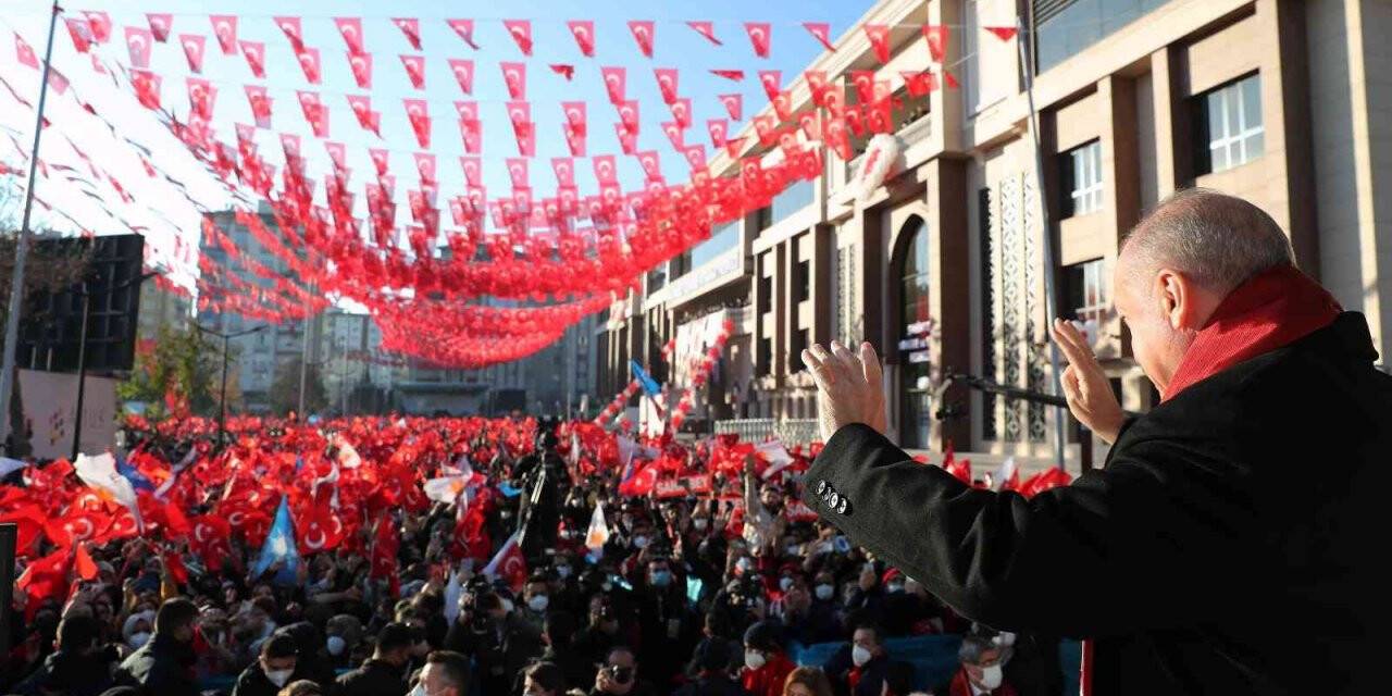 Cumhurbaşkanı Erdoğan: "Kur spekülasyonu denilen bir olayla karşı karşıya kaldık ve bunu bir saatte atıverdik"