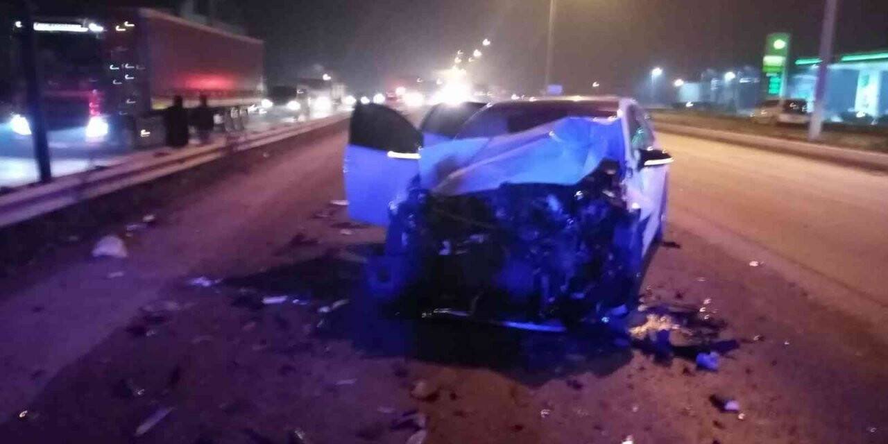Bursa’da araç kırmızı ışıkta bekleyen otomobile çarptı: 6 yaralı