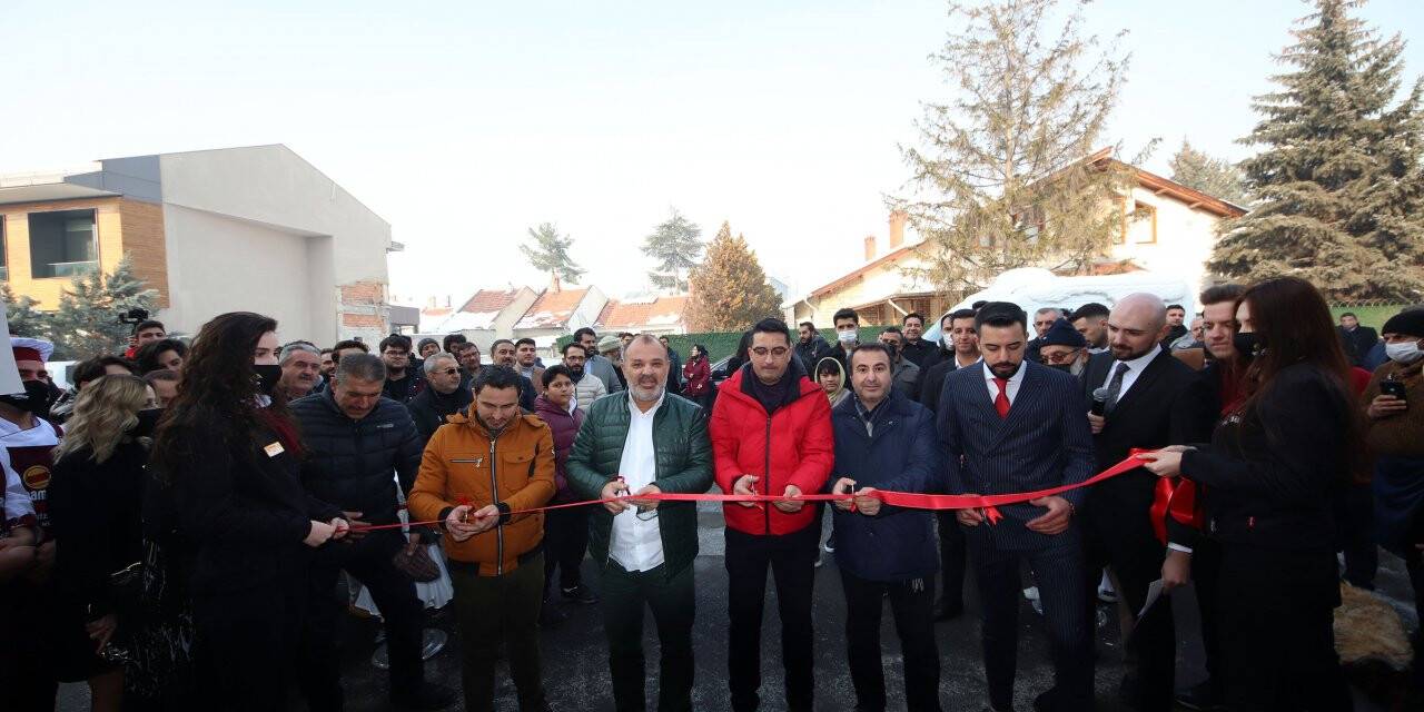 Dinameat Burger Meram törenle açıldı