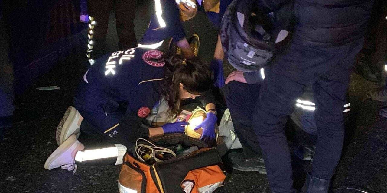 Şişli’de virajı alamayıp devrilen motosiklet metrelerce sürüklendi: 2 yaralı