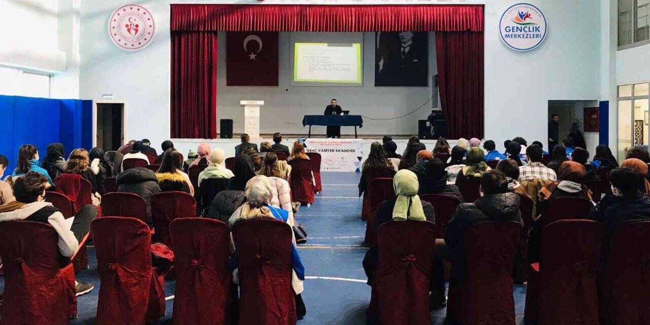 Tecrübeli isimler gençlerle buluştu