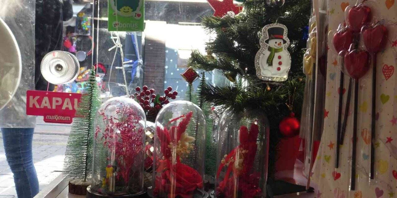 Yılbaşı süslerine yoğun ilgi