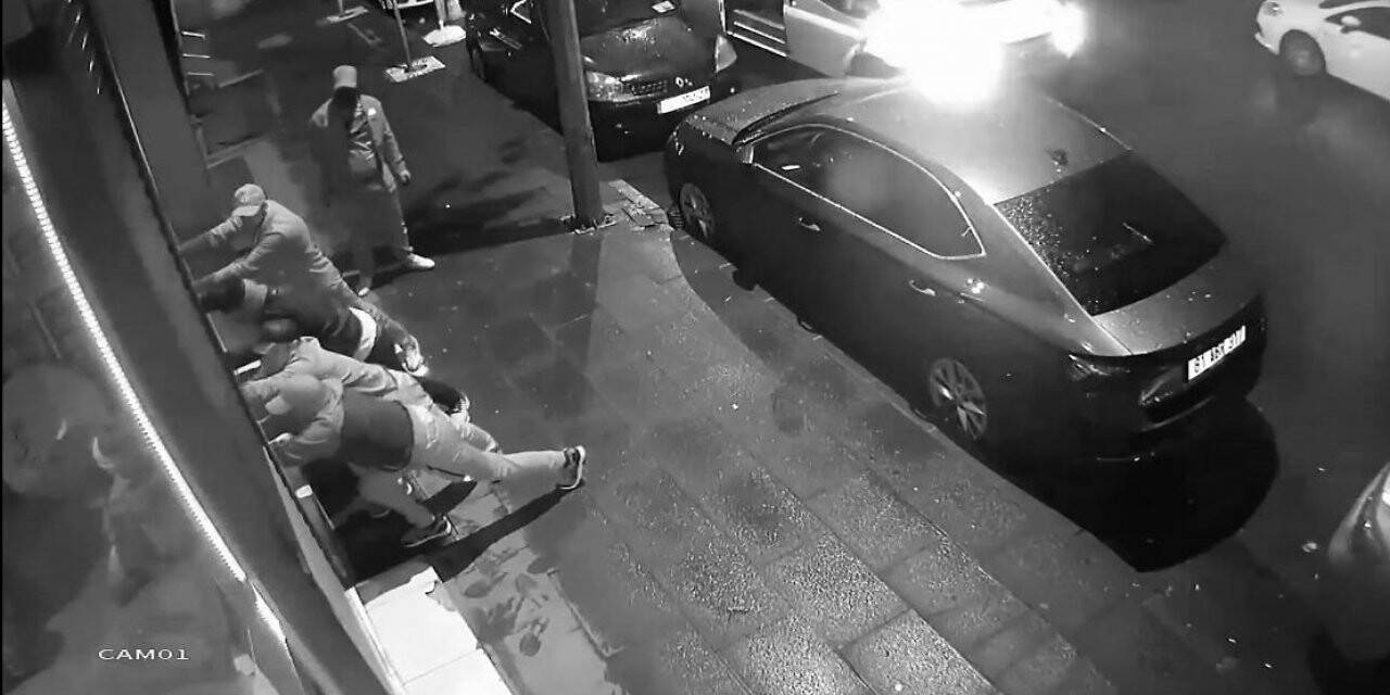 Kağıthane’de hırsızlık çetesi camını parçaladıkları dükkanı böyle soydu