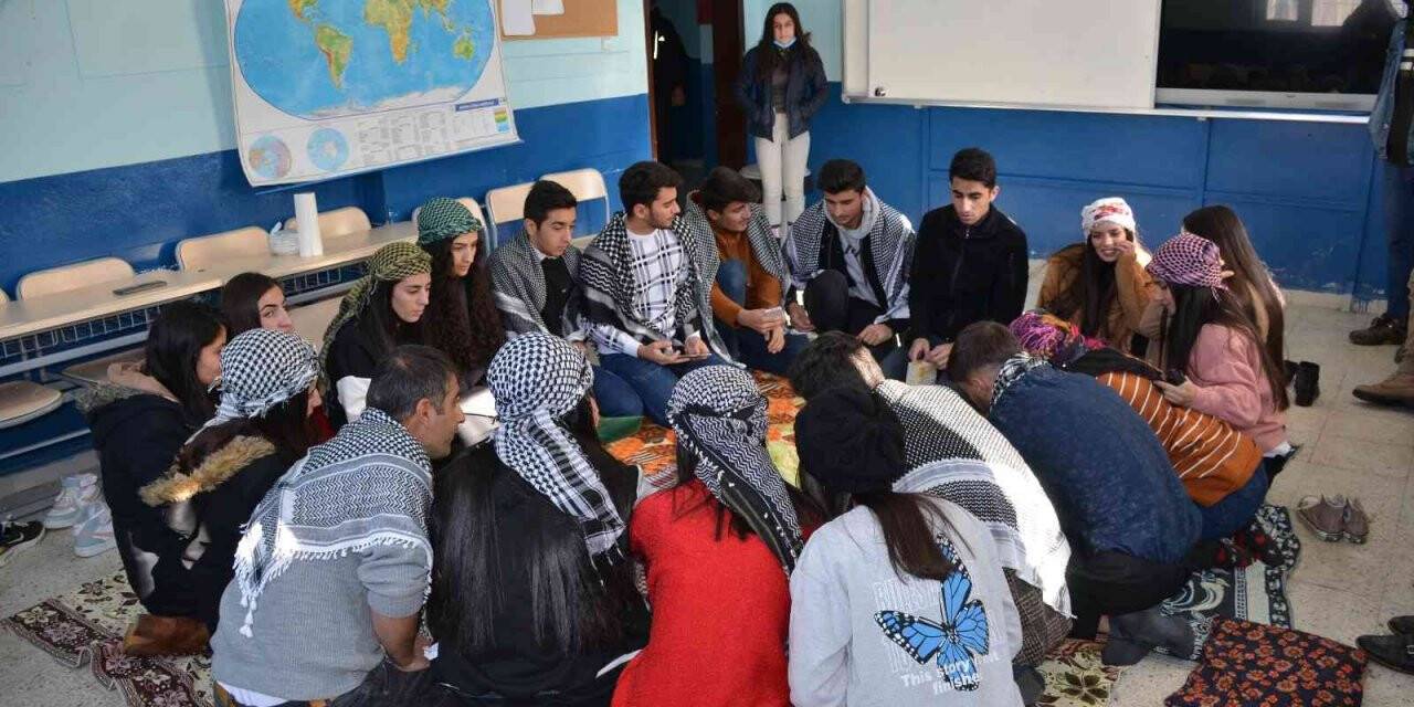 Okulda sıra geceleri yaparak sınava hazırlanıyorlar