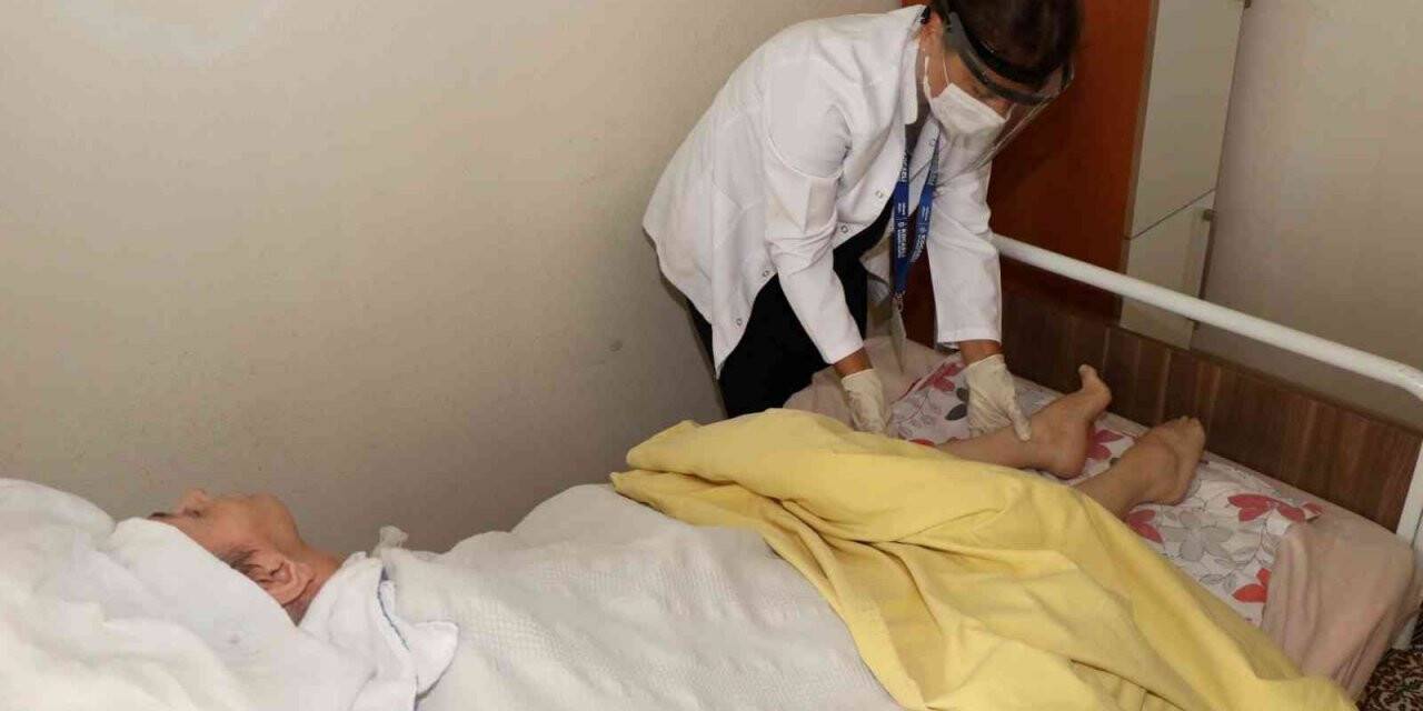 1 yılda 1090 kişiye hasta refakatçi eğitimi verildi