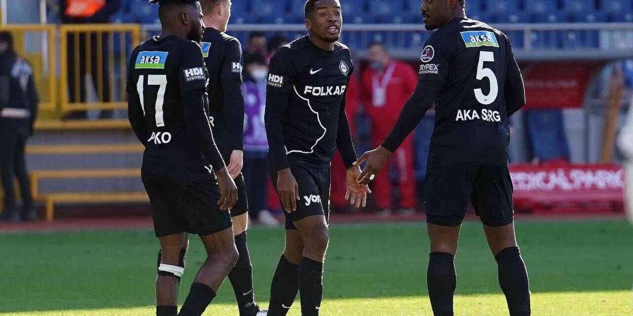 Altay, ilk devrede kabus gördü