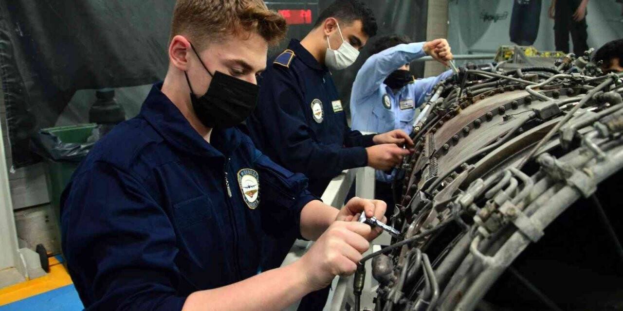 Geleceğin uçak mühendis ve teknisyenleri bu okulda yetişiyor