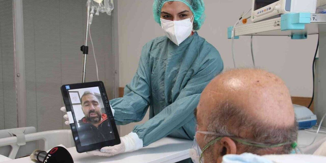 Covid-19 yoğun bakımında ailelerini göremeyen hastalar, aldıkları video mesajlar ile moral buluyor