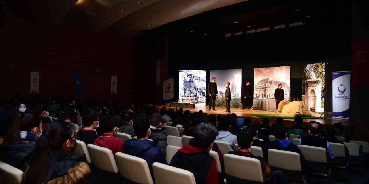 “Feda” tiyatro oyunu Kahramankazan’da öğrencilerle buluştu