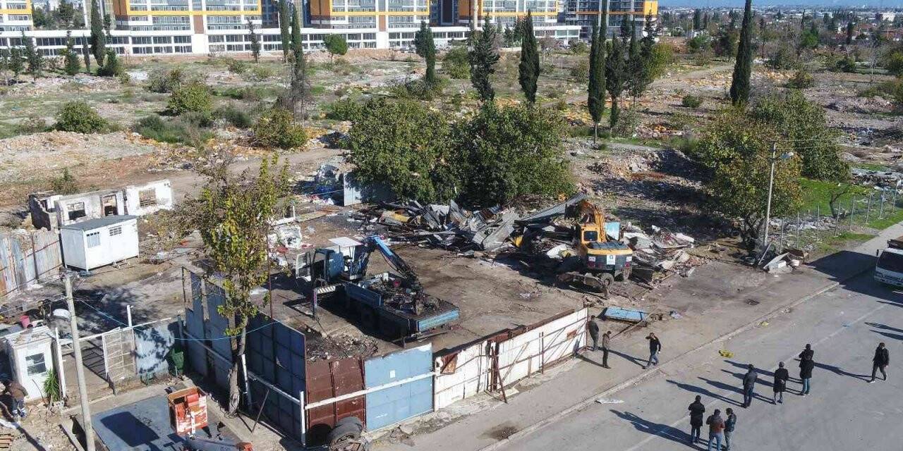 Güneş Mahallesi’nde kentsel dönüşüm kapsamında kaçak yapılar yıkıldı