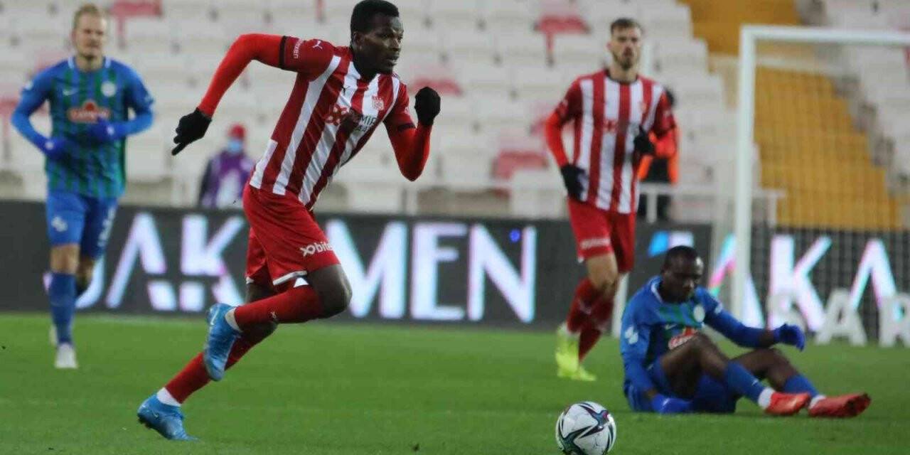 Sivasspor’da 2 futbolcu, sarı kart sınırında