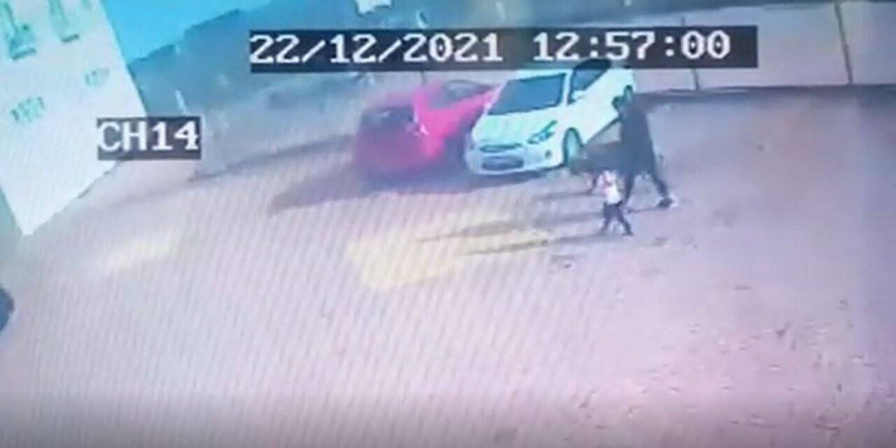 Pitbull cinsi köpeklerin minik Asiye’ye saldırı anı kamerada