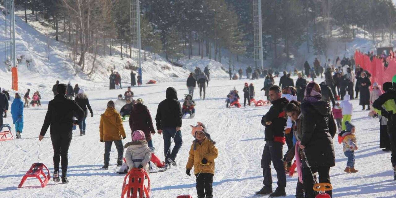 Yılbaşı öncesi Palandöken tıklım tıklım
