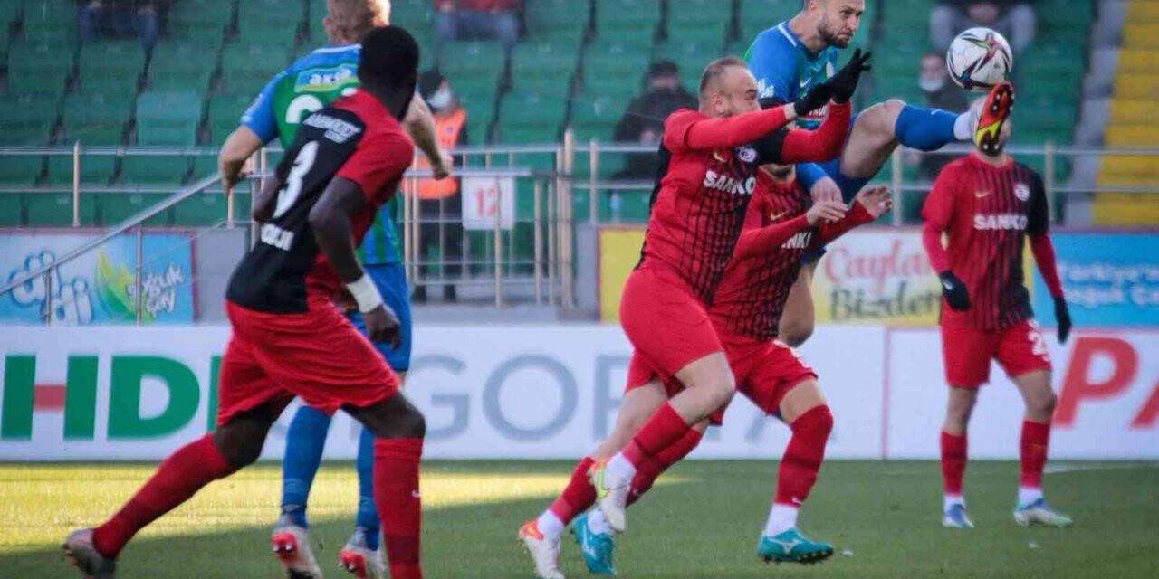Spor Toto Süper Lig: Çaykur Rizespor: 0 - Gaziantep FK: 1 (İlk yarı)