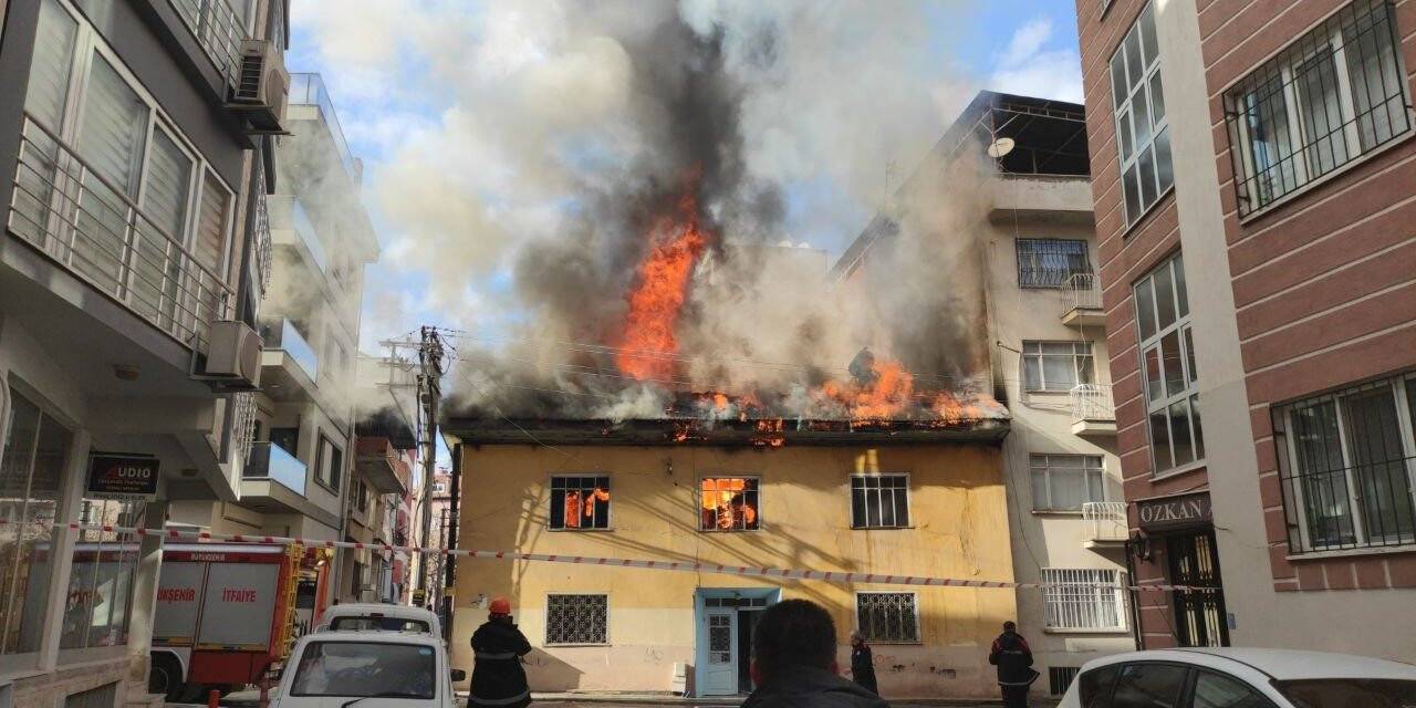 Anne kız alevlerin arasında can pazarını yaşadı