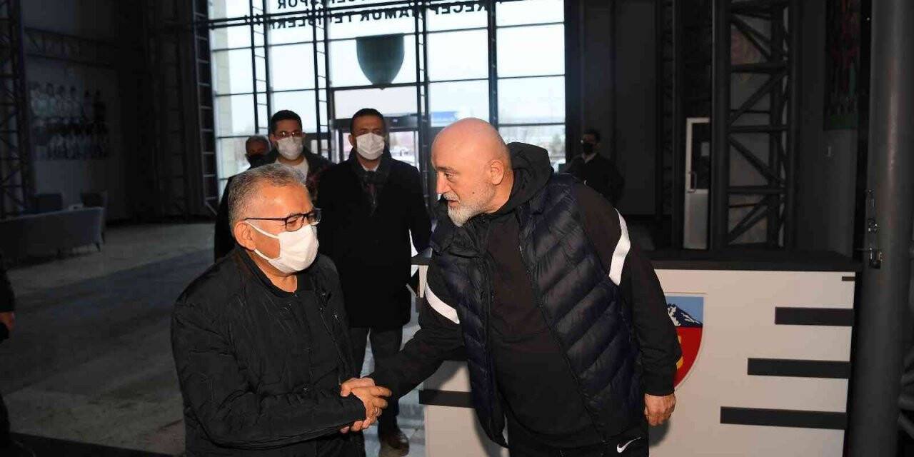 Başkan Büyükkılıç’tan Yukatel Kayserispor’a moral ziyareti