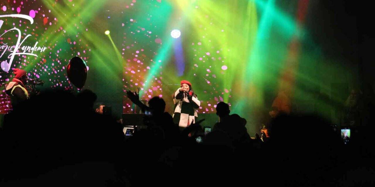 Dondurucu soğuğa aldırış etmediler