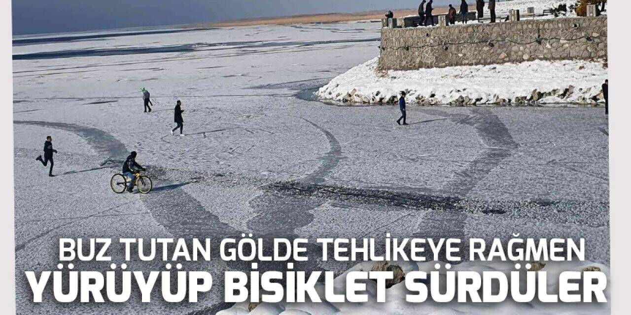 Buz tutan gölde tehlikeye rağmen yürüyüp bisiklet sürdüler