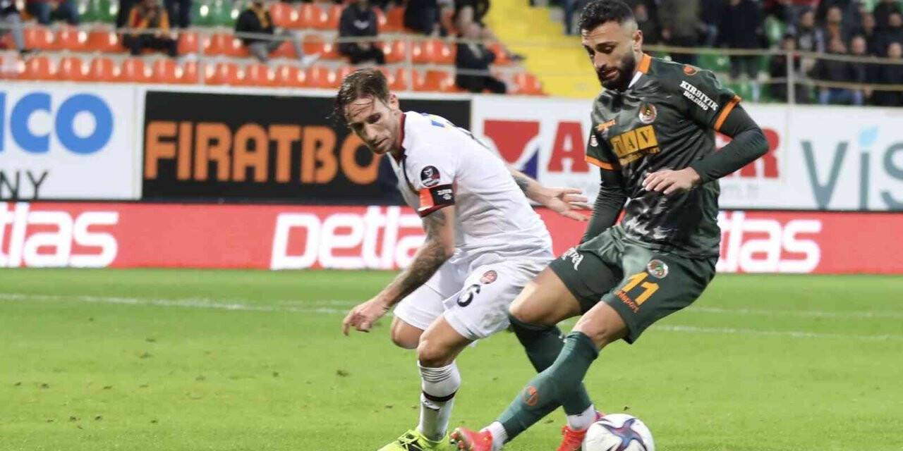 Spor Toto Süper Lig: Alanyaspor: 1 - Fatih Karagümrük: 1 (Maç sonucu)