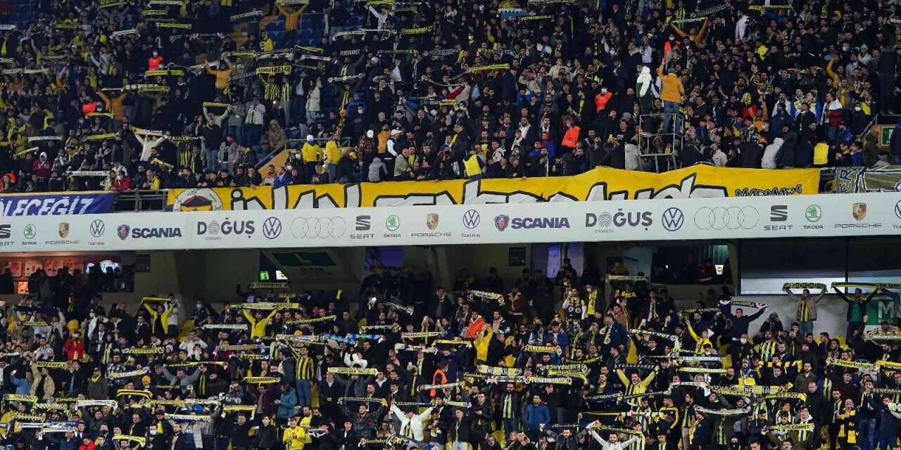 Kadıköy’de tribünlerden protesto