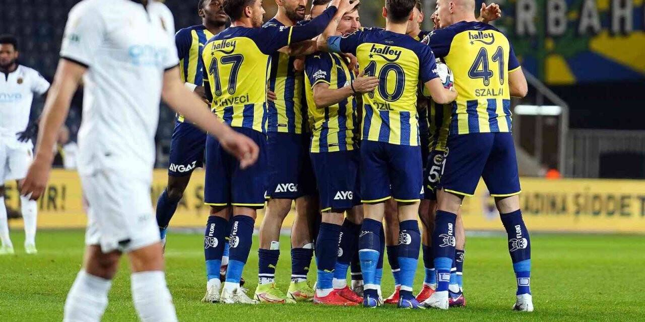 Spor Toto Süper Lig: Fenerbahçe: 1 - Yeni Malatyaspor: 0 (Maç devam ediyor)
