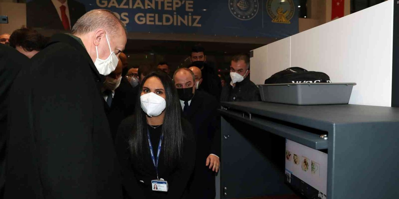 Cumhurbaşkanı yerli X-ray cihazını Gaziantep’te inceledi