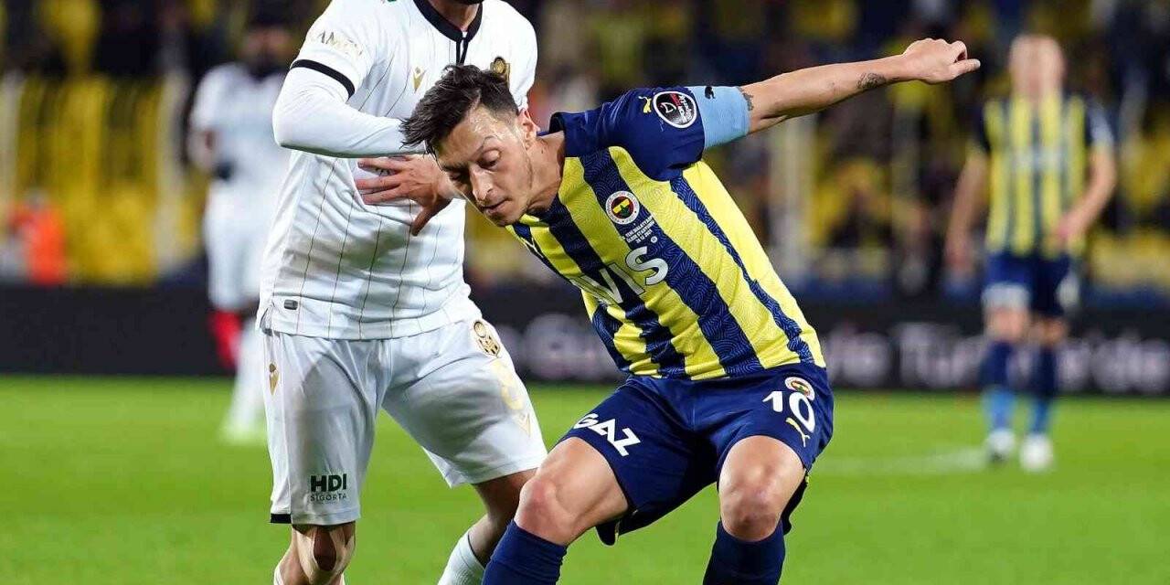 Spor Toto Süper Lig: Fenerbahçe: 1 - Yeni Malatyaspor: 0 (İlk yarı)
