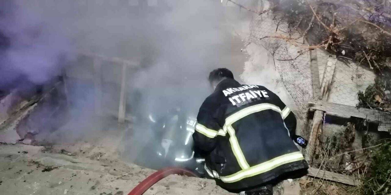 Odunlukta çıkan yangın paniğe neden oldu