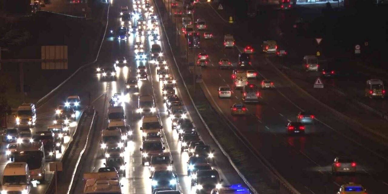 İstanbul’da haftanın ilk gününde trafik yüzde 50’ye ulaştı