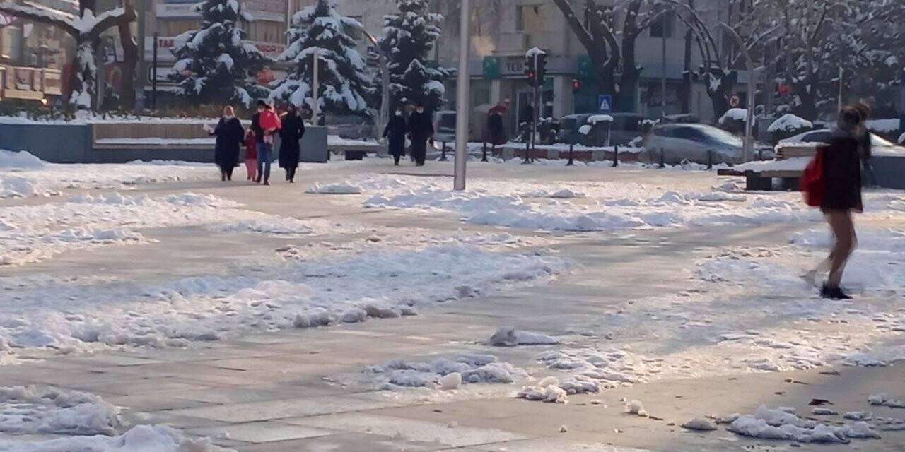 Vatandaş soğuk havayı unutup market fiyatlarından dert yakındı