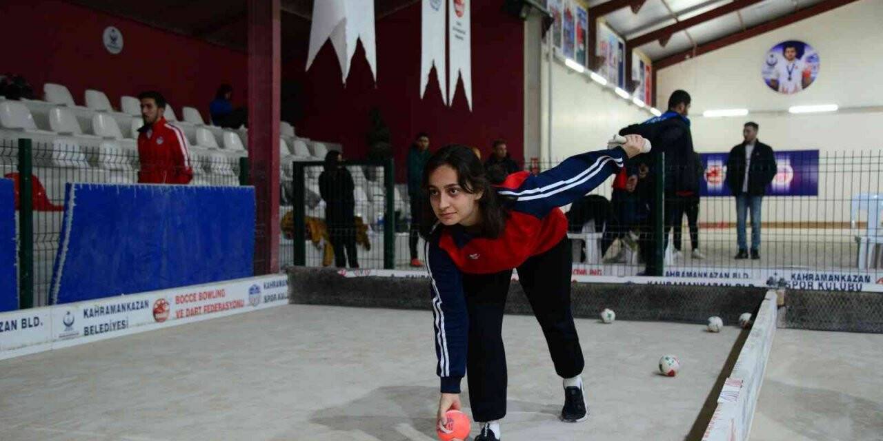 Boccenin beşiğinde sporcular kıyasıya yarıştı