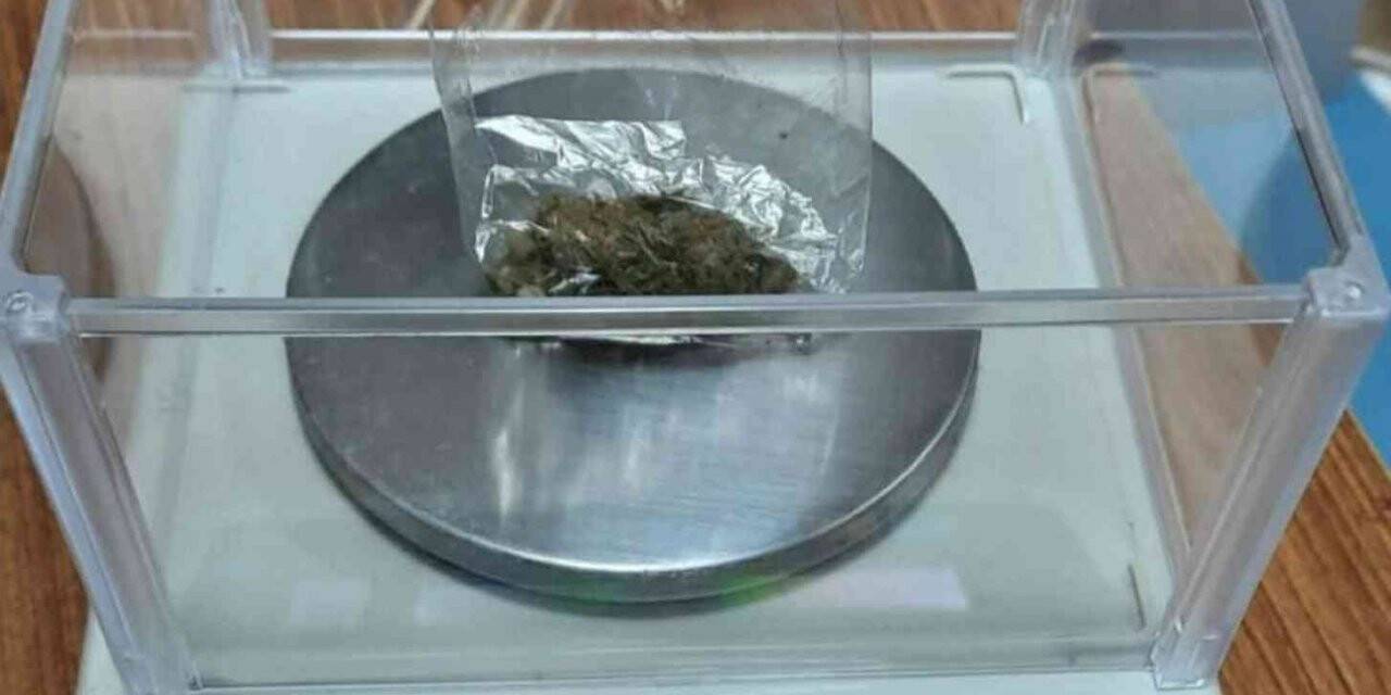 Siirt’te bir araçta yapılan aramada uyuşturucu madde ele geçirildi