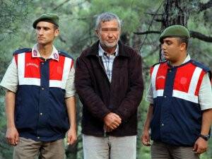 Ormanda ağaç kesip, kenevir yetiştirmiş