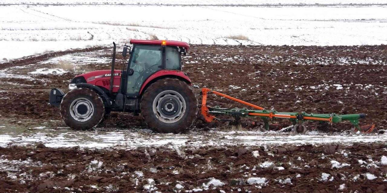 Yozgat’ta kar yağışı çiftçinin yüzünü güldürdü
