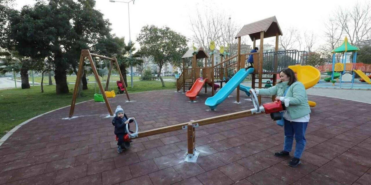 Gaziemir’in parkları yenileniyor