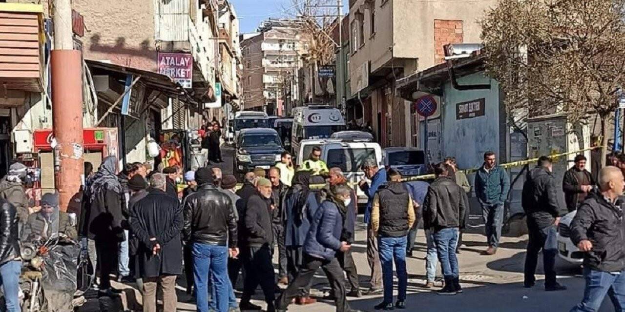 Isınmak için yaktıkları mangalı evin içine aldılar, canlarından oldular