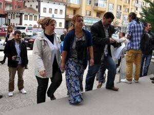 Polisin şüphesi hırsızlık zanlılarını yakalattı