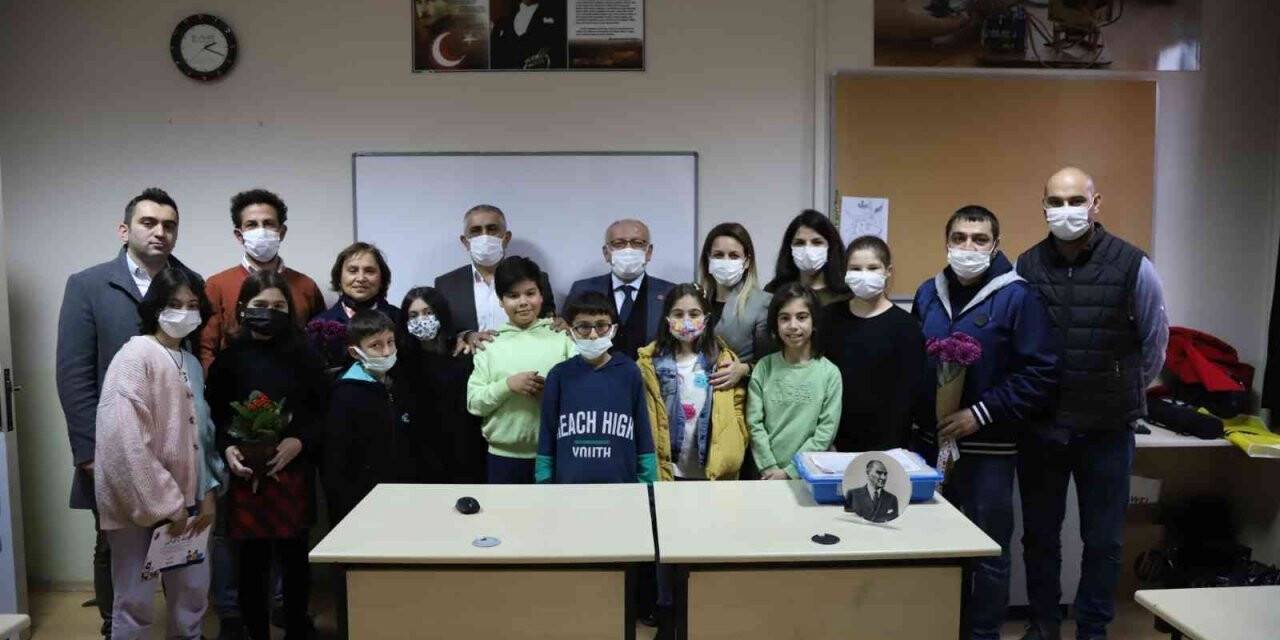 Kartal Belediyesi’nin Robotik Kodlama Atölyesi öğrencileri sertifikalarına kavuştu