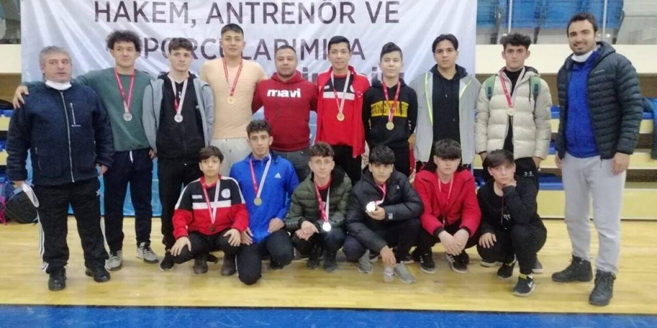 1308 Osmaneli Belediyespor güreş takımından büyük başarı