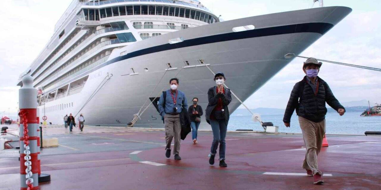 Kuşadası Limanı 2021 sezonunun son kruvaziyer gemisini, ağırladı