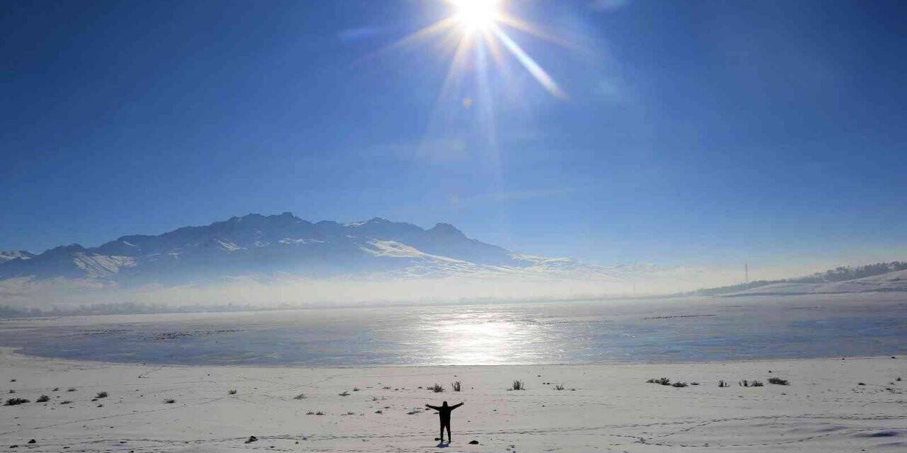 Sıhke Gölü bu yıl erken buz tuttu