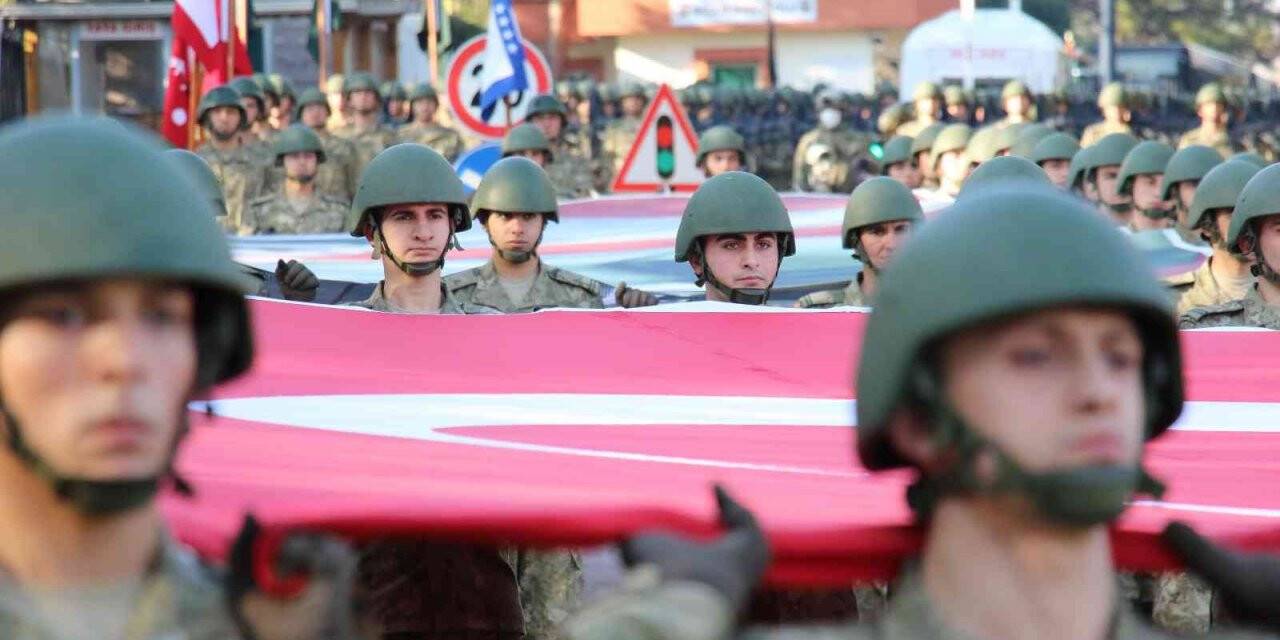 Mehmetçik Ankara sokaklarını inletti