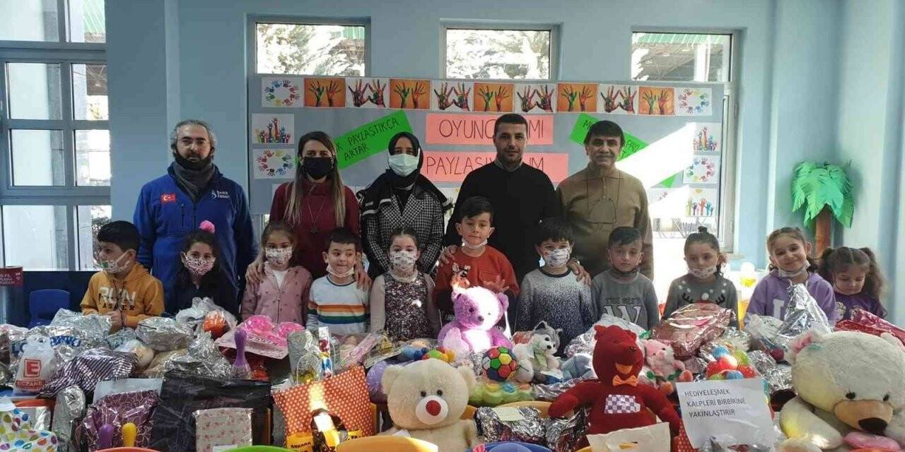 Pursaklar’da minik eller yüreklere dokunuyor