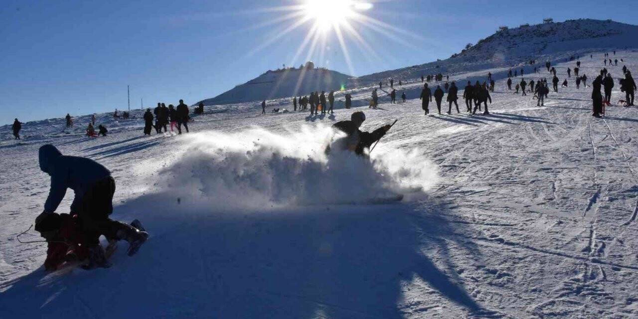 Güneydoğu’nun tek kayak merkezinde sezon açıldı