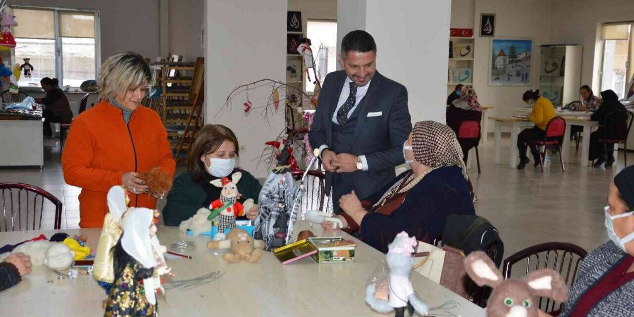 Hedef daha çok kadının ’Sanatçı Tanıtım Kartı’nı alması