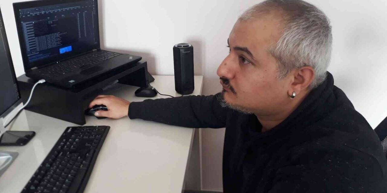 Komşunun kapısının önüne kimyasal ve çiğ yumurta attı