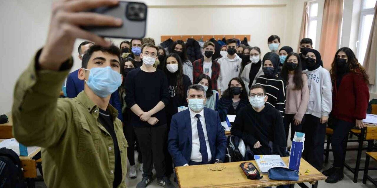 Başkan Yılmaz, mesaisine öğrencilerle başlıyor