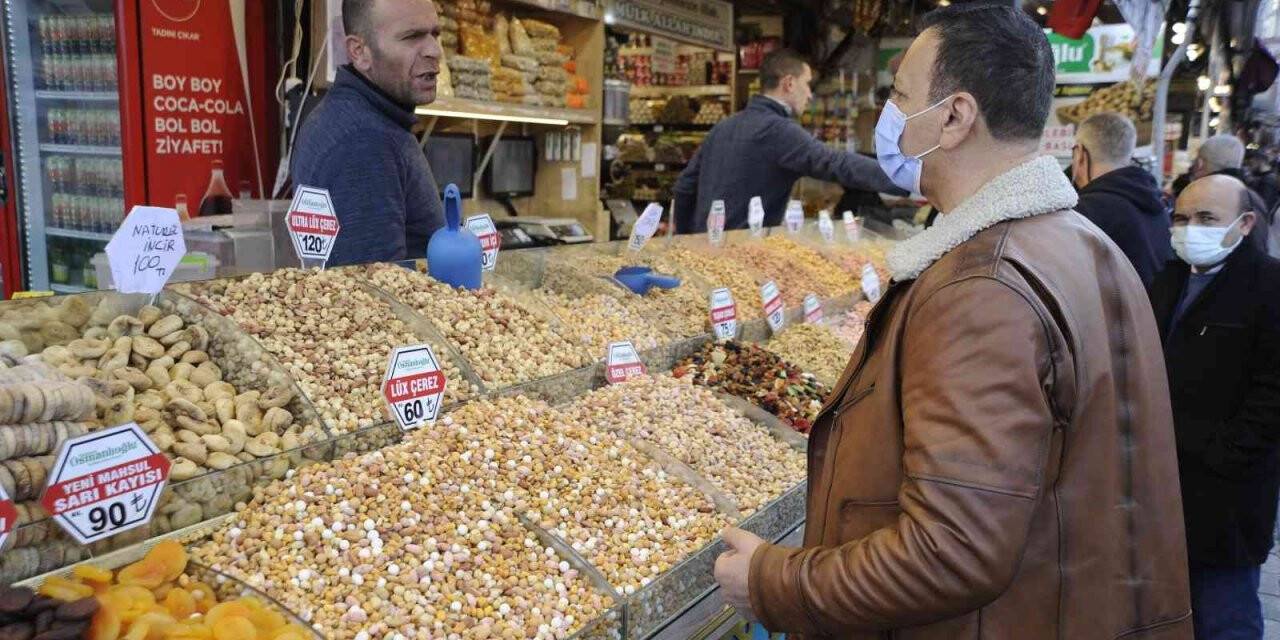 Yeni yılı evlerinde karşılayacakların kuruyemiş alışverişi başladı