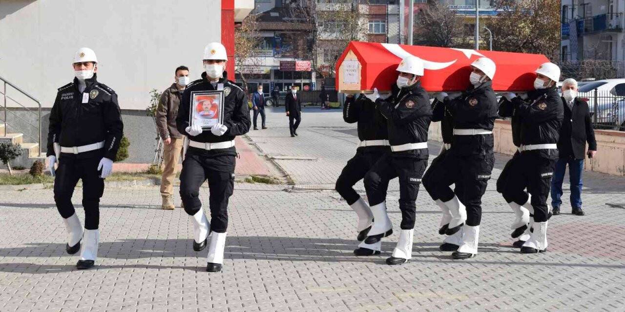Kalp krizinden hayatını kaybeden polis memuru için tören